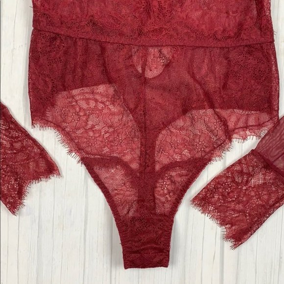 VS Chantilly Lace Bodysuit Teddy 32C - Picture 5 of 5